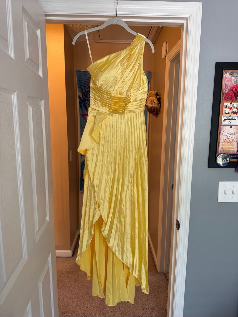 Yellow One-Shoulder Pleated
Formal Gown, size 4, new